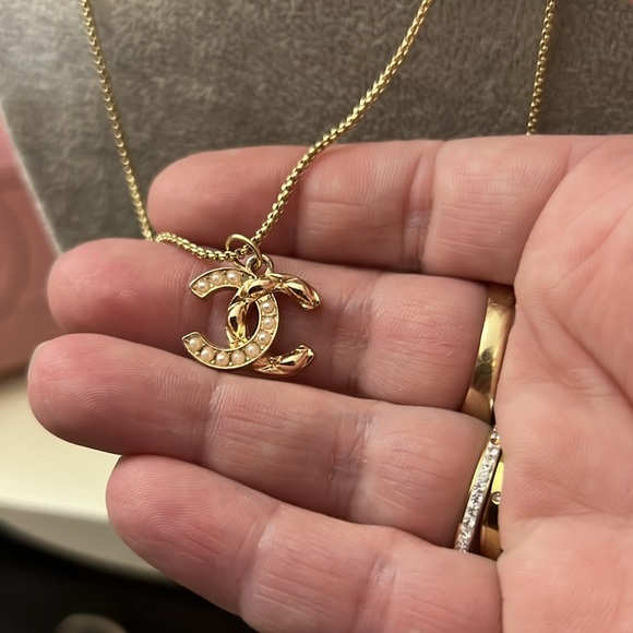 Lux zipper pull added to gold tone adjustable chain. - Picture 3 of 8